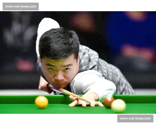 丁俊晖昨晚鏖战赛场全程精彩表现引发球迷热议